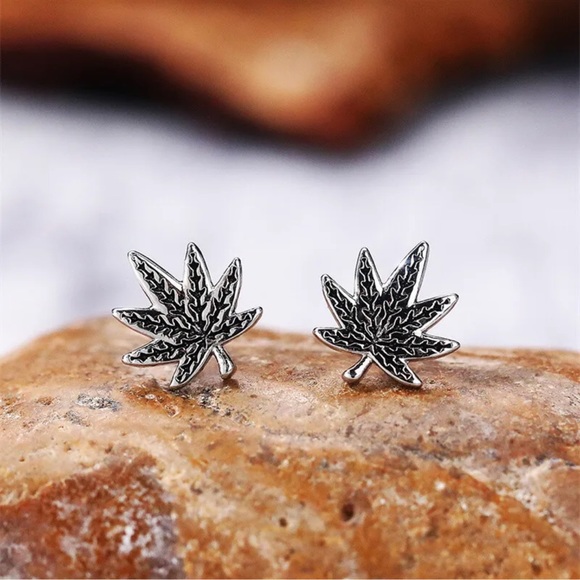 Marijuana Earrings - Picture 4 of 6